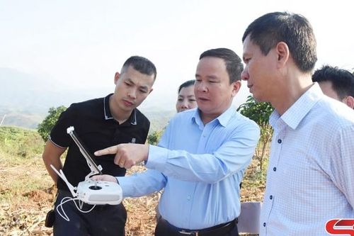 Sử dụng thiết bị bay trong sản xuất, theo dõi sinh trưởng cây trồng