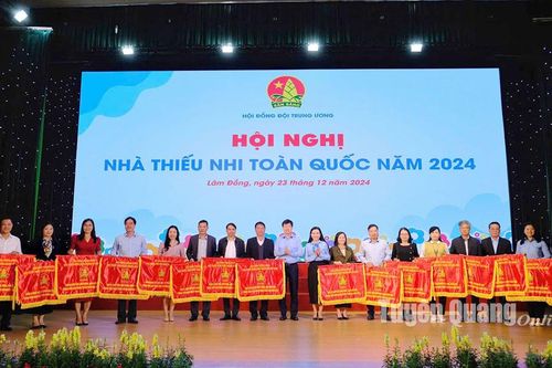 Trung tâm Văn hóa, Thể thao, Thanh thiếu nhi tỉnh nhận Cờ đơn vị Xuất sắc