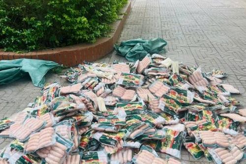 Nghệ An bắt vụ vận chuyển thực phẩm không có hóa đơn, chứng từ