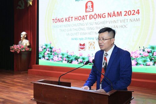 Hội Nhà văn Hà Nội trao giải thưởng văn học Thủ đô và kết nạp hội viên mới năm 2024