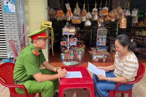 Bình Phước đẩy mạnh tuyên truyền 'Tiểu thương nói không với buôn bán pháo'