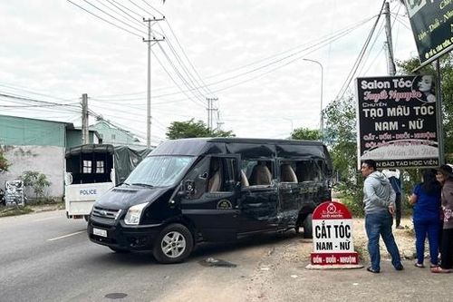 2 công nhân tử vong sau vụ tai nạn giao thông giữa hai xe ô tô