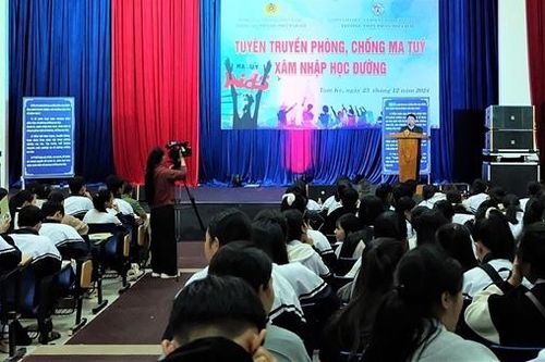 Sân khấu hóa nội dung tuyên truyền về ma túy trong học đường