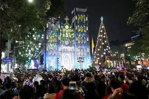 Hà Nội tạm cấm một số tuyến phố để tổ chức Noel