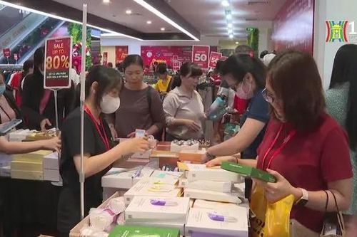 Giảm giá đến 80% để kích cầu tiêu dùng
