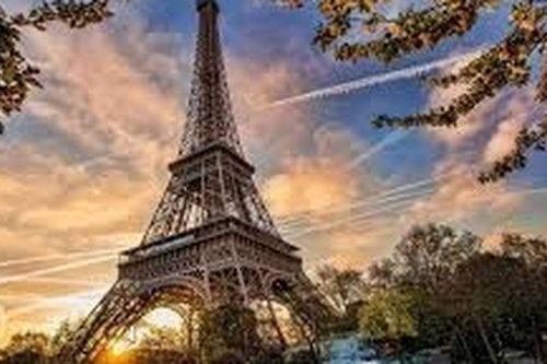 Sự thật về thông tin hỏa hoạn tại tháp Eiffel