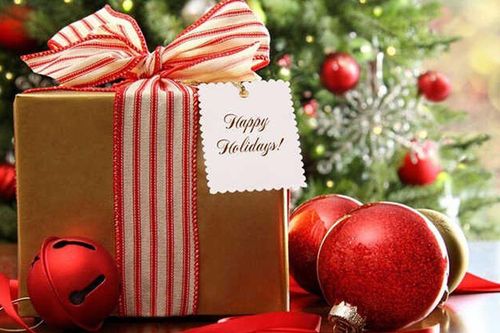 Vợ cũ của chồng liên tục gửi quà Giáng sinh cho con gái, nhận được hàng mẹ kế nóng mặt