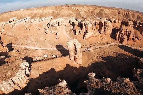 Ngắm hẻm núi 12 triệu năm tuổi ở Kazakhstan
