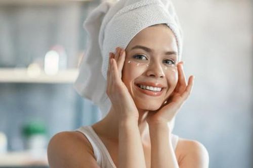 Cách chọn kem dưỡng mắt phù hợp cho da khô