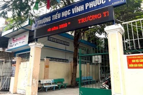 Khi 'nắm đấm' lao vào trường học
