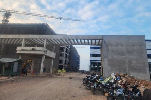 Rơi từ tầng 5 xuống tầng 2, nữ công nhân tử vong