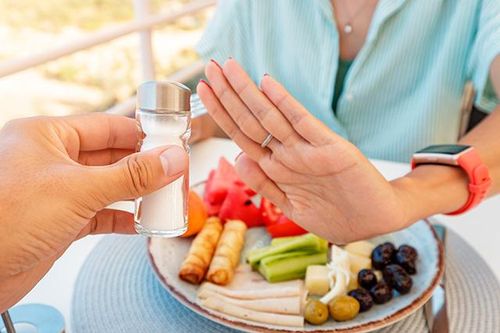 Chế độ ăn giúp kiểm soát hội chứng thận hư ở người lớn