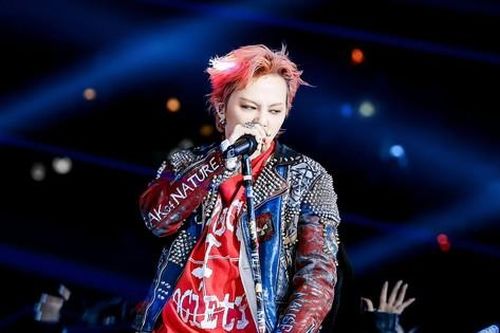 'Ông hoàng thời trang' G-Dragon 'đốt cháy' sân khấu SBS Gayo Daejeon 2024