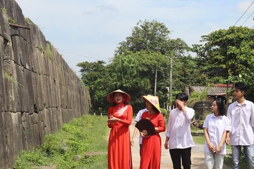 4 ngày tham quan miễn phí tại thành nhà Hồ