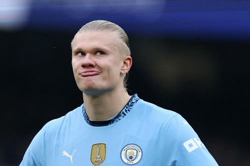 Haaland sút hỏng phạt đền, Man City chìm sâu trong khủng hoảng