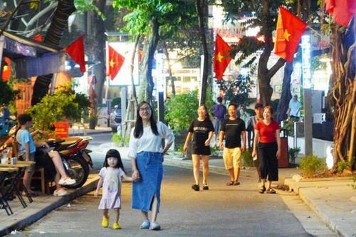 Góc nhìn 365: 'Lấp đầy' phố đi bộ