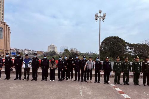 Xử phạt, trao trả nhóm người nước ngoài nhập cảnh trái phép Việt Nam