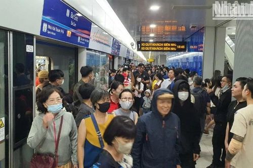 Dừng tàu kiểm tra quy trình vận hành tại ga Ba Son