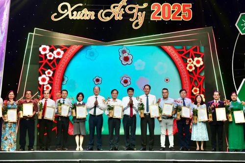 Hơn 8,4 tỷ đồng hỗ trợ người dân qua chương trình 'Tết nghĩa tình - Xuân Ất Tỵ 2025'