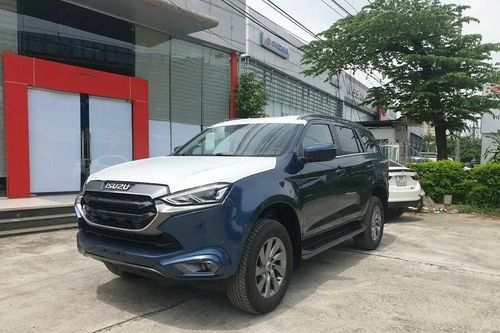 Isuzu mu-X giảm giá lên đến 240 triệu đồng tại Việt Nam