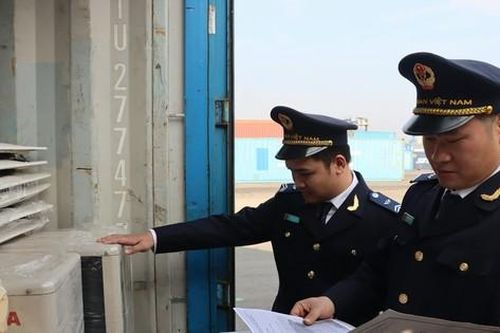 Bắt container chứa hàng cấm nhập về cảng ở Hải Phòng