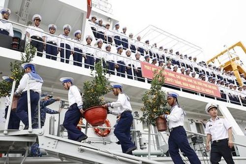 Mang Tết đến cán bộ, chiến sĩ, nhân dân trên quần đảo Trường Sa