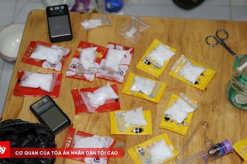 Bắt quả tang hai đối tượng tàng trữ trái phép chất ma túy