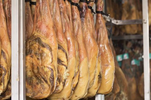 Chiếc đùi heo 'huyền bí' giá 40 triệu bán ở chợ Tết, nhà giàu ồ ạt chốt mua