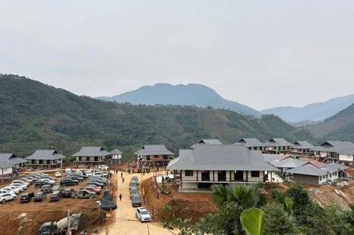 Công ty Xi măng Cẩm Phả hỗ trợ người dân thôn Làng Nủ và Nậm Tông tái thiết cuộc sống mới