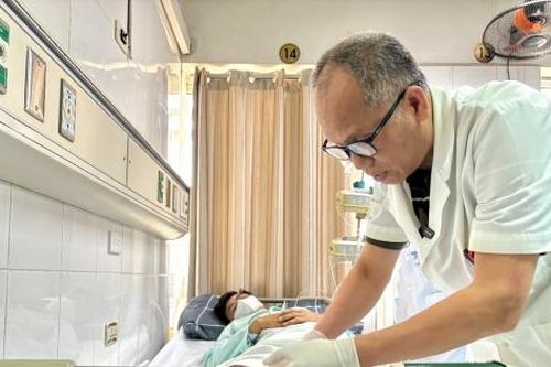 Nối thành công cổ chân bị đứt rời do máy cắt cỏ