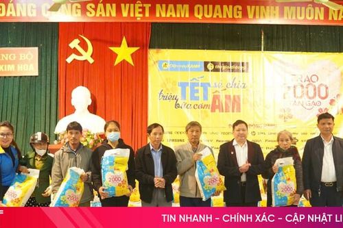Ấm áp chương trình 'Tết chia sẻ - Triệu bữa cơm ấm' ở Hương Sơn