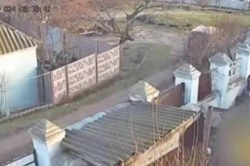 Thanh niên Ukraine có màn tẩu thoát 'điệu nghệ' dù bị nhiều sĩ quan tuyển quân lùa bắt