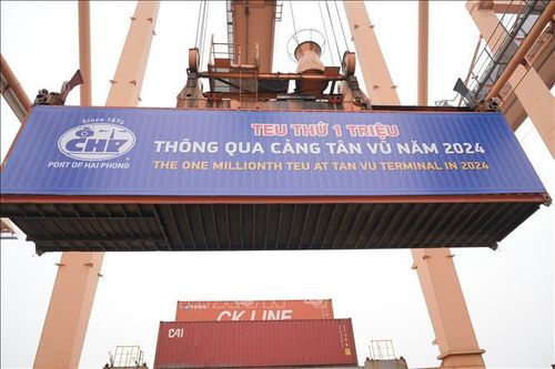 Năm thứ tư liên tiếp, Cảng Tân Vũ 'đón' TEU thứ 1 triệu thông qua cầu tàu