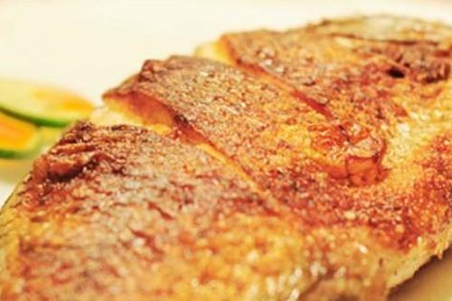 Mẹo rán cá vàng giòn không cần chảo chống dính