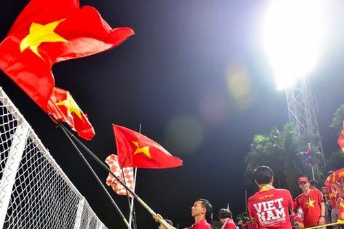 Bao nhiêu CĐV Việt Nam được vào sân xem trận gặp Singapore?