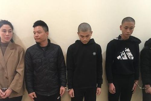 Bắt chủ quán đánh, cướp xe ô tô của khách hát karaoke