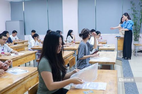 Những vật dụng cấm mang vào phòng thi tốt nghiệp THPT năm 2025