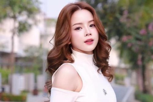 Nhan sắc ngày càng quyến rũ của 'búp bê DJ' sau 1 năm chia tay bạn trai diễn viên