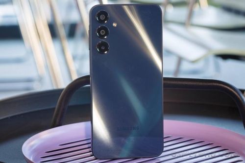 Quên iPhone SE 4 đi, tân vương doanh số Android đang có giá cực rẻ cho trang bị rất cơ bản, dễ dùng