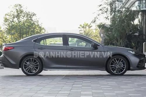 Toyota Camry phiên bản đặc biệt ra mắt: Thiết kế thể thao, động cơ hybrid giá hơn 660 triệu đồng