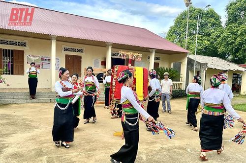 Phát huy vai trò người có uy tín giữ gìn bản sắc văn hóa dân tộc