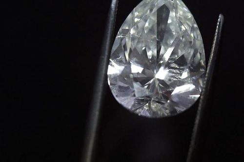 Kim cương ế ẩm vì người Trung Quốc 'thắt lưng buộc bụng'