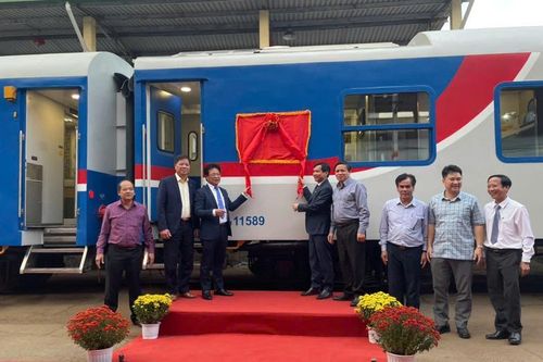 Ngành đường sắt Việt Nam có thêm 11 toa xe chất lượng cao