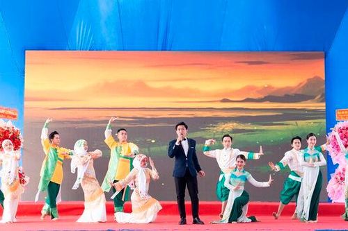 Phát triển văn hóa - văn nghệ, nâng cao đời sống tinh thần Nhân dân