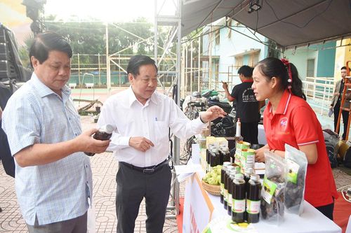 Khai mạc Phiên chợ quảng bá sản phẩm OCOP tại huyện Tri Tôn
