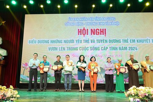 An Giang tuyên dương những người yêu trẻ và trẻ em khuyết tật vươn lên trong cuộc sống