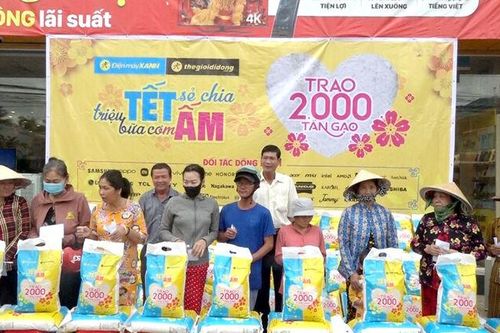 Tổ chức chương trình 'Tết sẻ chia - Triệu bữa cơm ấm'