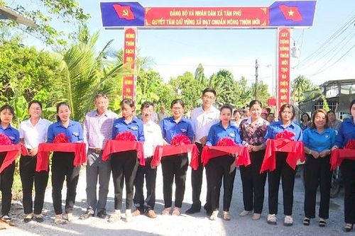 Khánh thành đèn chiếu sáng năng lượng mặt trời