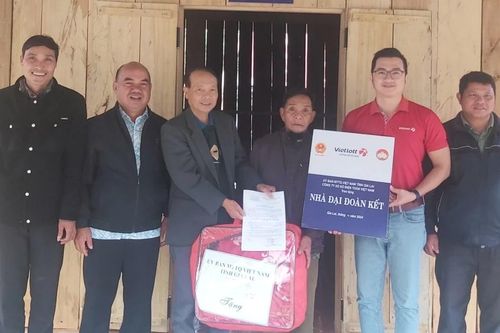 Kbang: Bàn giao 5 căn nhà 'Đại đoàn kết' cho hộ nghèo ở Kon Pne