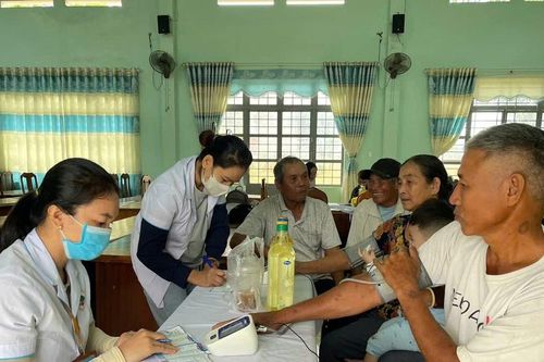 Tư vấn sức khỏe tim mạch miễn phí cho hơn 1.000 người dân huyện Ia Pa